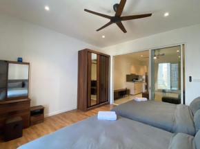 4 Pax Monorail Suite next to Quill City Mall